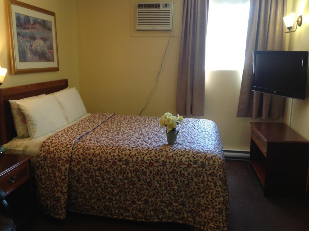 Hotel Citadelle Quebec City Room photo